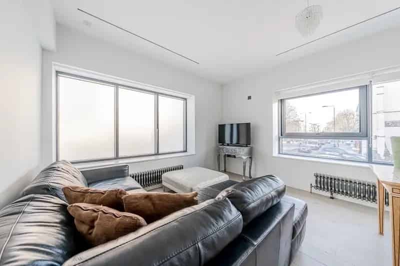 2 Bedroom Flat to Rent Modern Open Plan Living Furnished