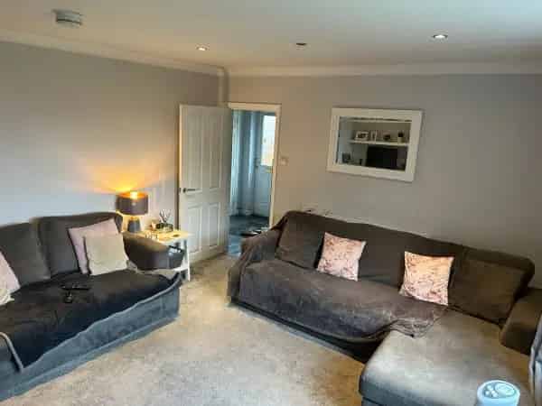 3 Bedroom Semi Detached House Near Shopping Centre