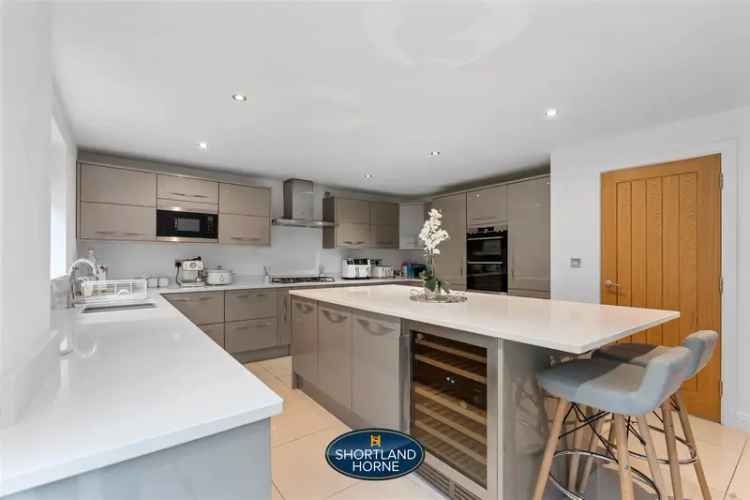 5 Bedroom Detached House to Rent