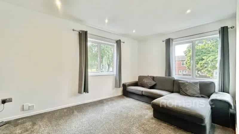1 Bedroom Maisonette for Sale Modern Renovated Apartment