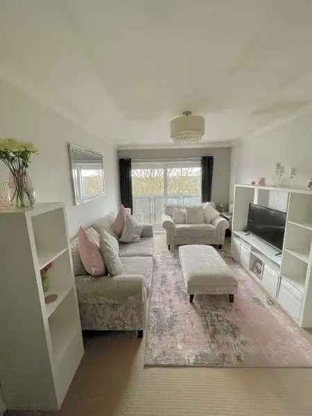 Flat For Rent in Eastleigh, England