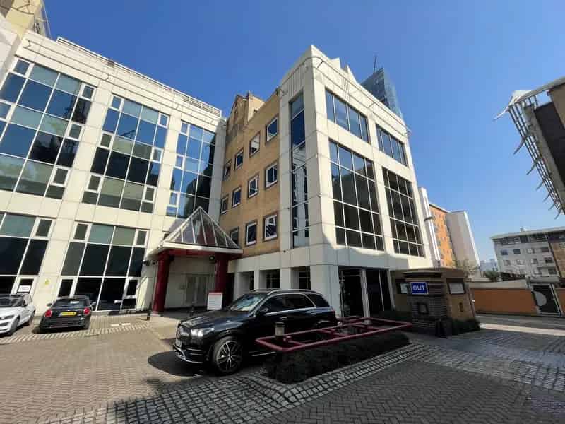 Refurbished Canary Wharf Office Space Waterside Views