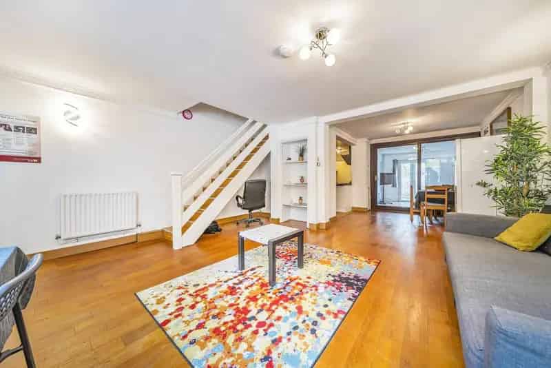 Four Bedroom Semi Detached House Near Forest Hill Station