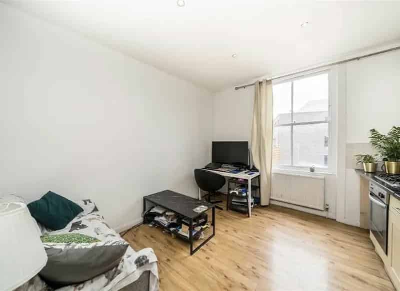 One Bedroom Georgian Conversion - Chain Free