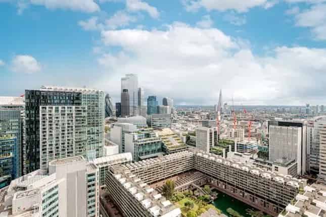 Flat for Sale in Barbican London EC2Y