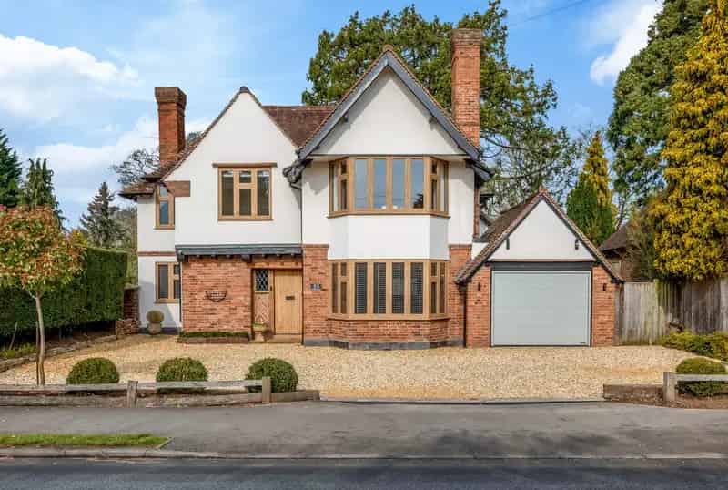 4 Bedroom Detached House with River Mooring Stratford-upon-Avon
