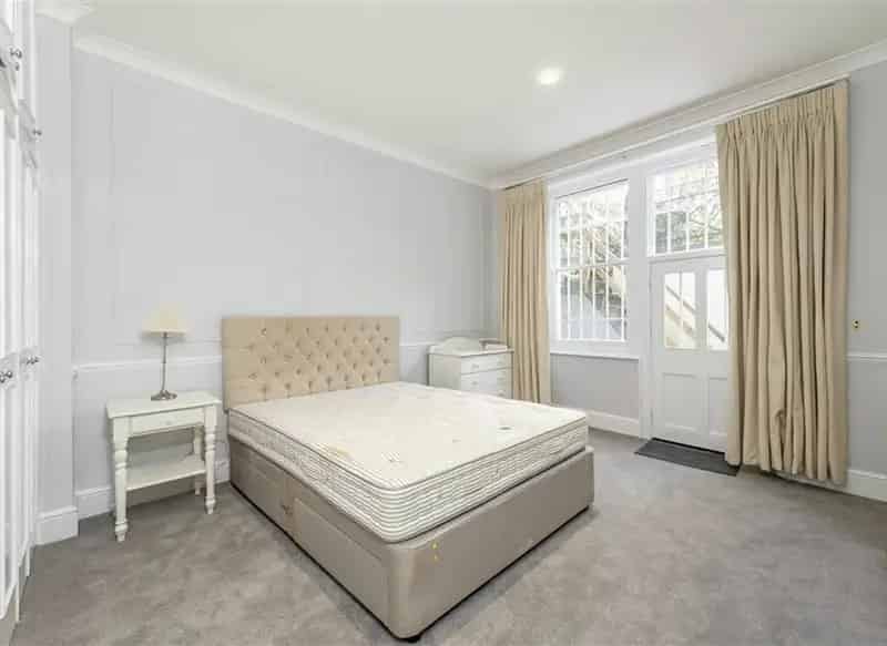 2-Bed Apartment South Kensington Private Garden Access