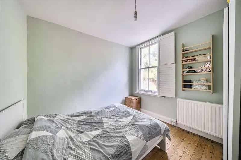 2 bed flat for sale
