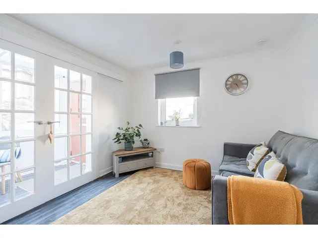 2 Bedroom Flat for Sale in Corstorphine