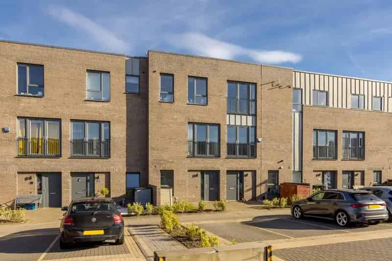 3 Bedroom Townhouse for Sale in Longstone, Edinburgh