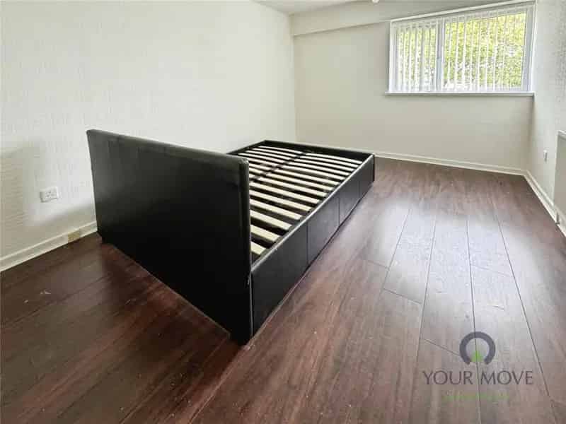 3 Bedroom Terraced House Near Hillcrest School