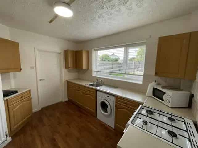 3 Bedroom End Terrace House Near Shops and Schools
