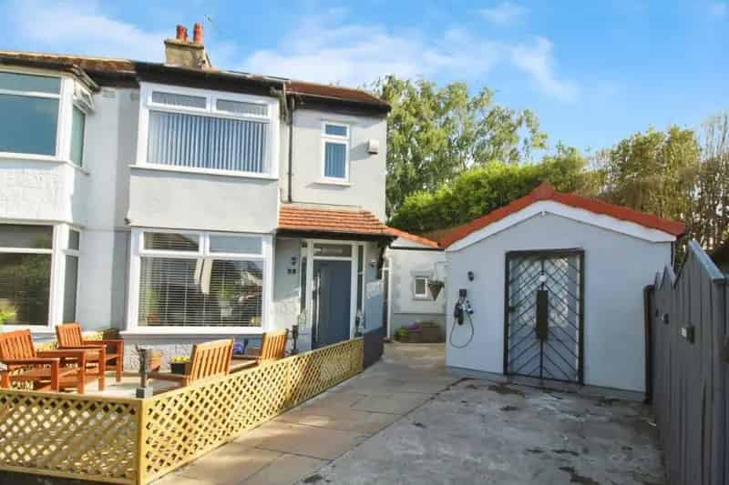 3 Bed Semi-Detached House For Sale Stunning Queens Park Views