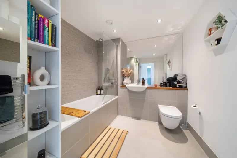 Flat For Sale , London, England