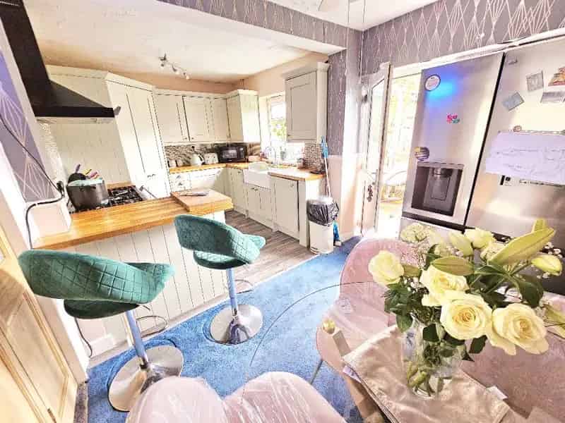 3 Bedroom Semi Detached House to Rent