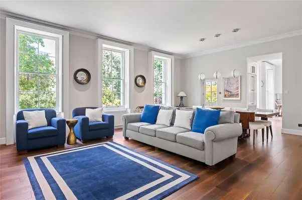 Highbury Fields Home: 5 Beds, 3 Baths, Private Terrace