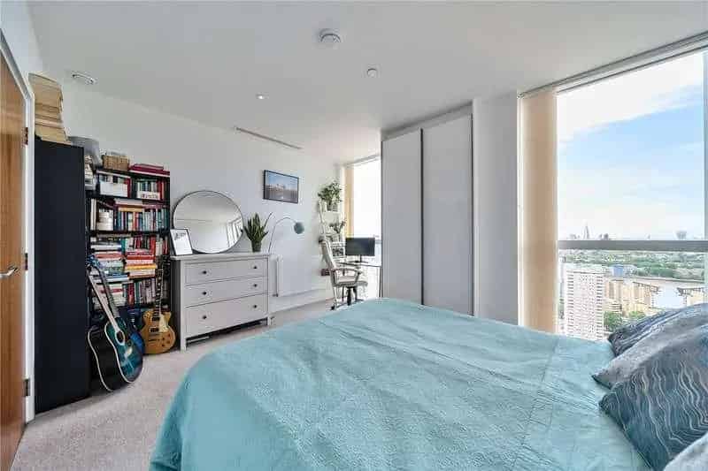 2 Bed Flat for Sale in Canary Wharf Luxury Apartment Panoramic Views
