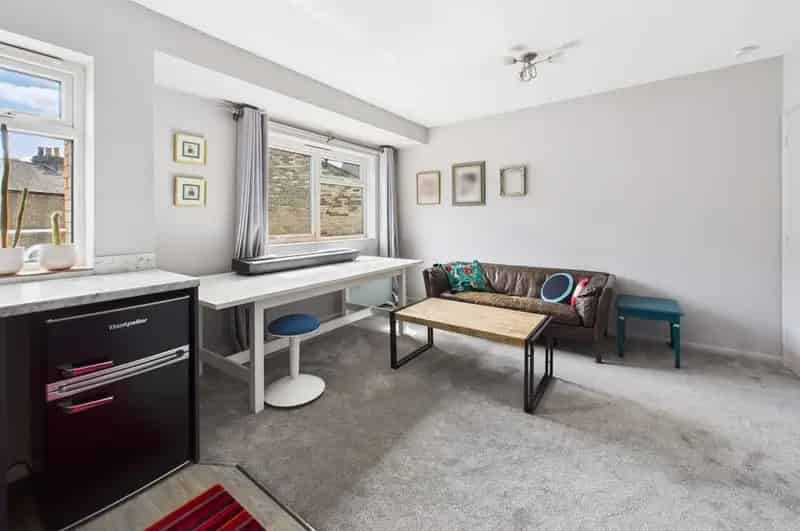 1 Bedroom Maisonette For Sale - Refurbished with Parking