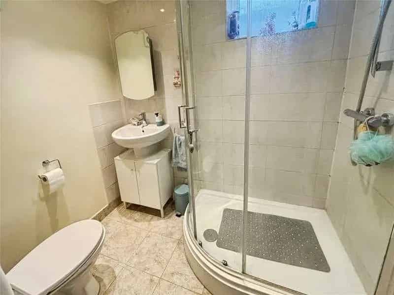 2 Bed Seafront Flat Southsea - Modern & Spacious