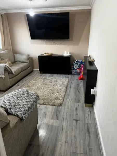 Large 3 Bedroom House Redditch Family Home New Kitchen