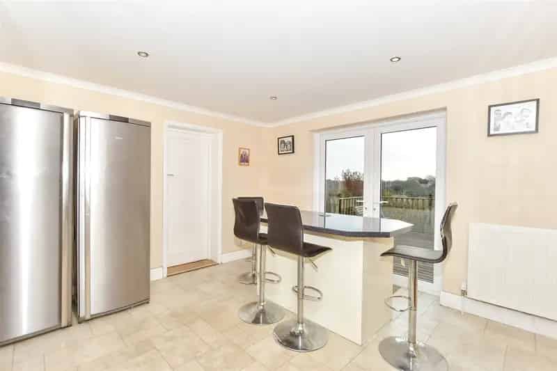 4 Bedroom Detached House for Sale Near Carisbrooke Castle
