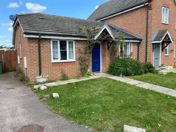 2 Bedroom Bungalow Wheelchair Access New Kitchen Bathroom Double Driveway