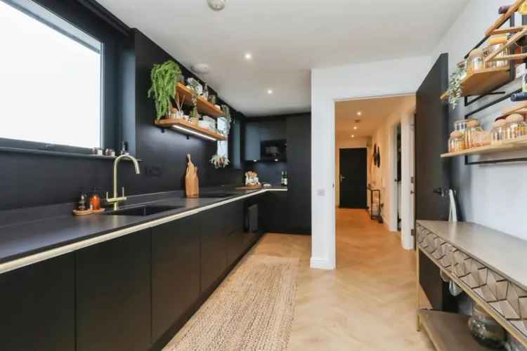 Two Bedroom Penthouse Apartment with Panoramic City Views