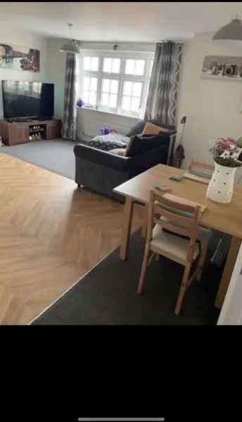Lovely 2 Bed GFF New Build near Town Centre