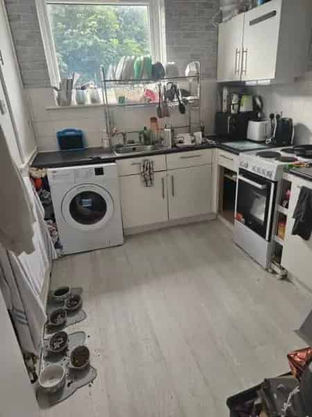 Large 2 Bed Upper Flat with Private Gardens