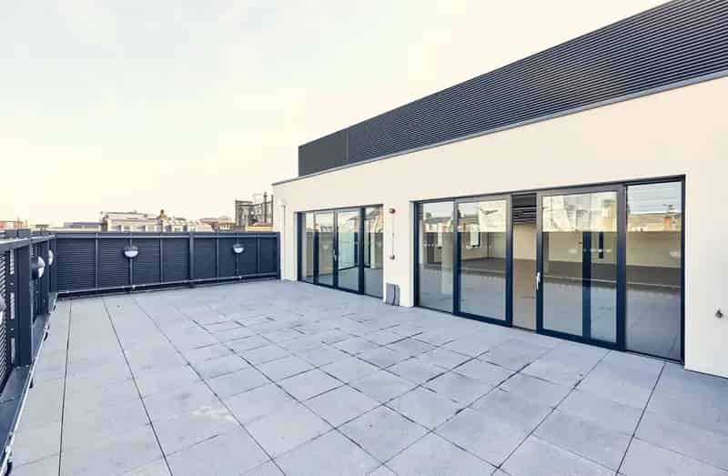 Private Open-Plan Office Space for 25 Workstations