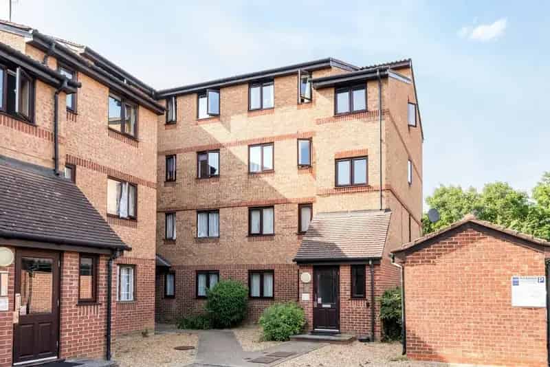 One Bedroom Apartment in SE14 Modern Building