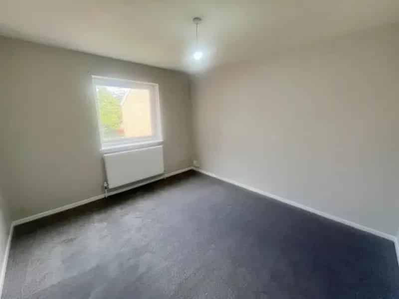 2 Bedroom Flat To Rent Available 10052025