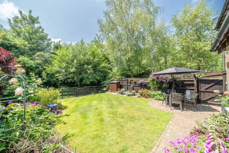 Spacious Riverside Family Home 3 Beds 2 Baths Integral Garage