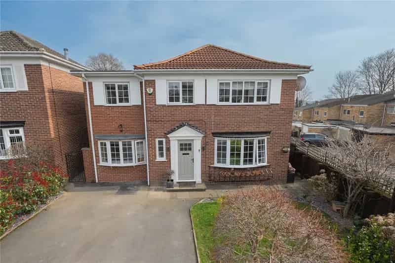 4 Bedroom Detached House Modern Family Home