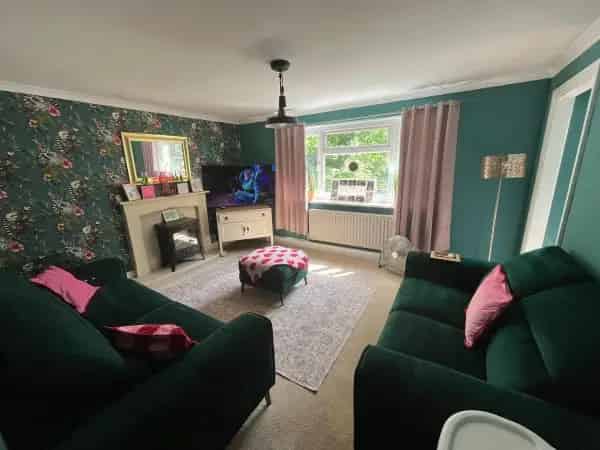 Newly Decorated 2 3 Bed House Near Shops Quiet Area