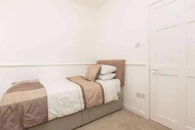 2 Bed Flat for Sale in Fishponds Bristol - Private Garden Parking