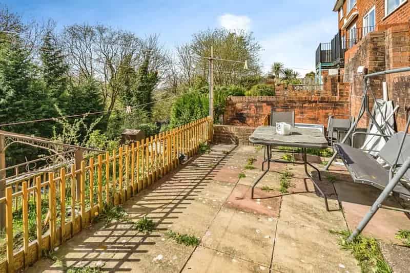 Three Bedroom Semi Detached House Dudley Near Town Centre