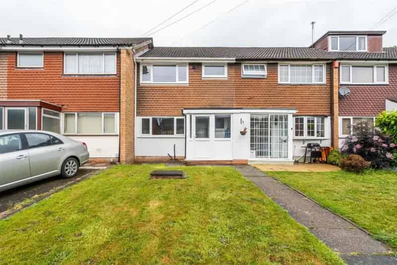 3 Bedroom Terraced House Modern Interior Private Garden