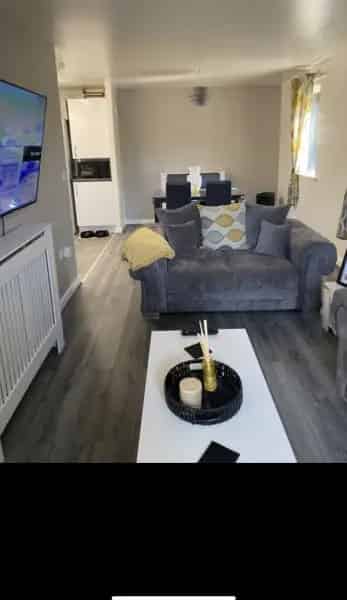 2 Bedroom House with Garden, Parking, and Pet-Friendly