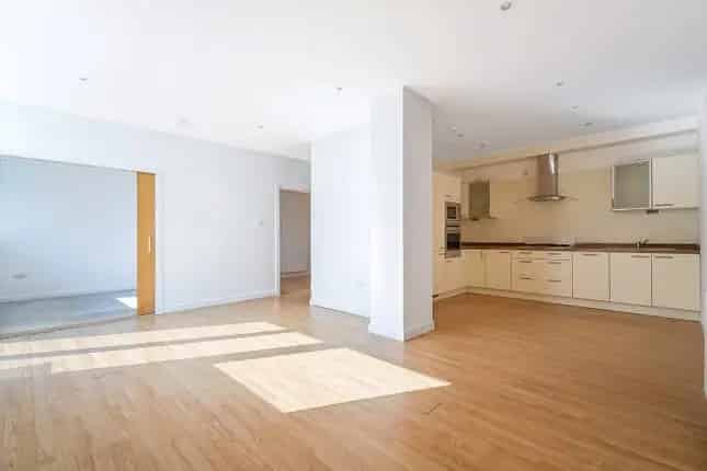 2-Bedroom Flat for Sale Glasgow Harbour Private Parking