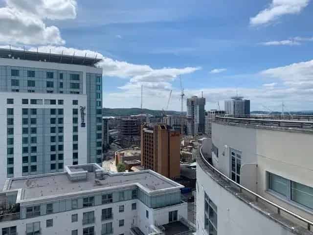 Luxury 3-Bedroom Apartment Cardiff City Centre Zero Deposit Option