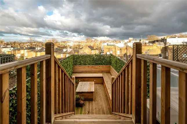 Two-Bedroom Maisonette Notting Hill W11