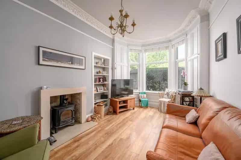 2 Bedroom Flat for Sale in Meadowbank Edinburgh
