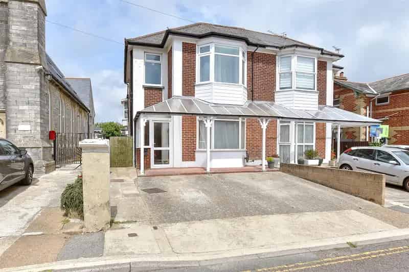 4 Bedroom Semi-Detached House for Sale in Sandown
