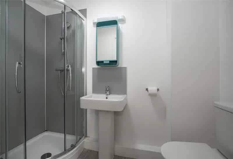 Studio Apartment Near Town Centre and Lansdowne Campus