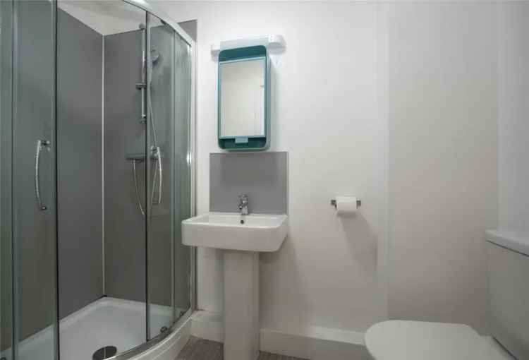 Studio Apartment Near Town Centre and Lansdowne Campus