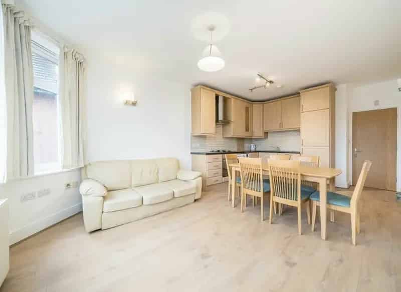Three Bedroom Flat Streatham Common Near Station