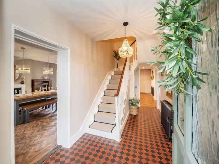 3 Bedroom Semi Detached House Little Plumstead Norfolk