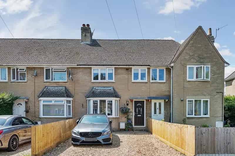 3 Bedroom Terraced House for Sale in Cotswold Village