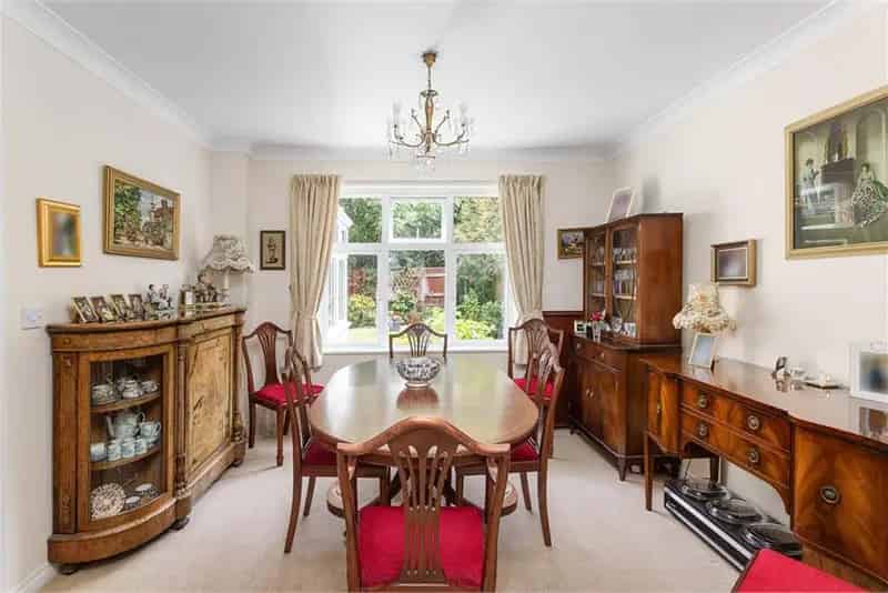 4 Bed Detached House 3 Reception Rooms